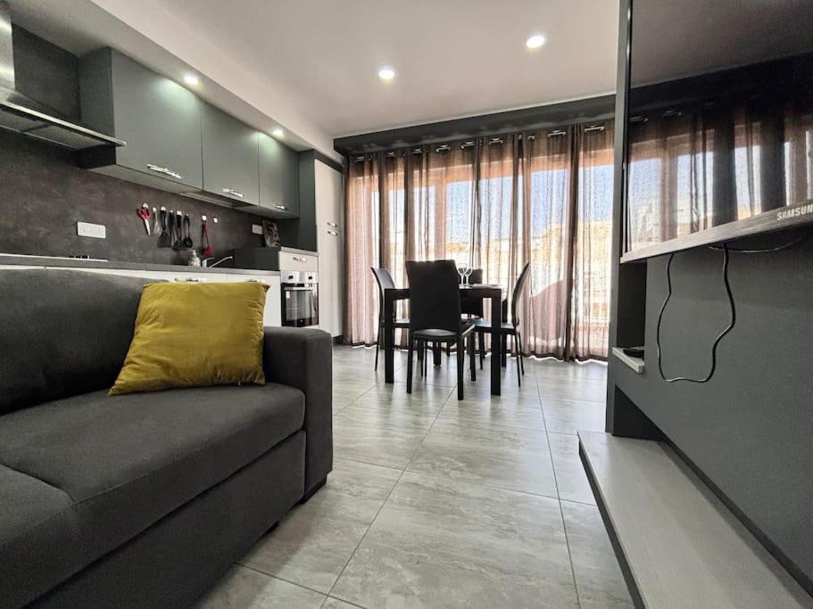 Elegant Penthouse In St Julians Stj28 Saint Julian's