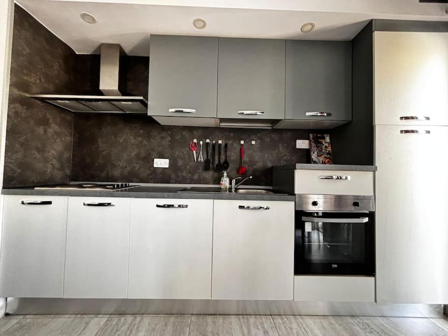 Elegant Penthouse In St Julians Stj28
