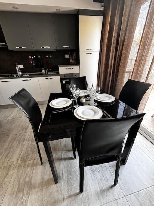 Elegant Penthouse In St Julians Stj28